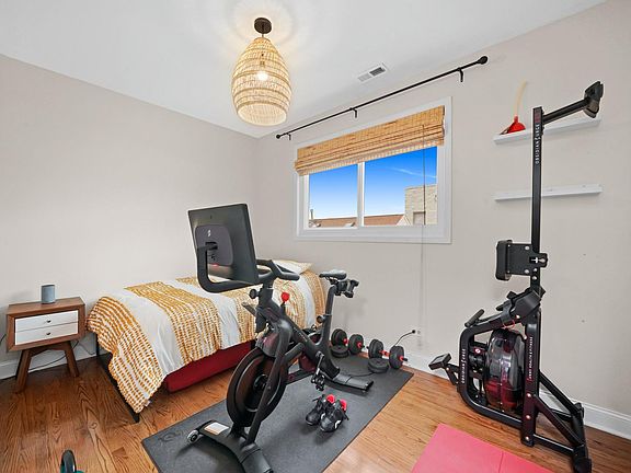 4th image of 1028 N Wolcott Ave #3