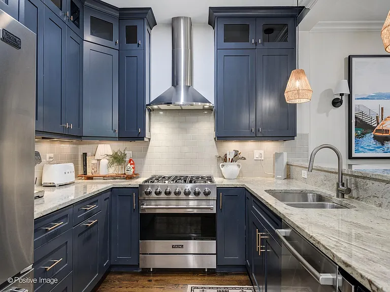 450 N Sangamon St #2 — Photo 4