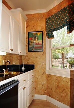 Wet Bar w/ access to Patio