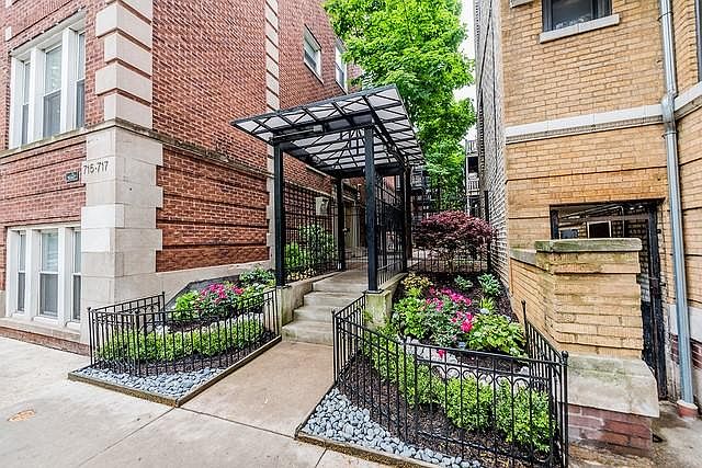 1st image of 715A W Barry Ave #6