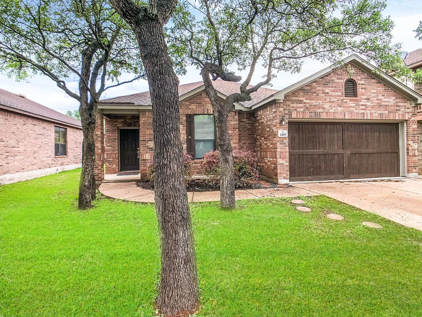 Sought-After Vista Ridge Single Story — Photo 2