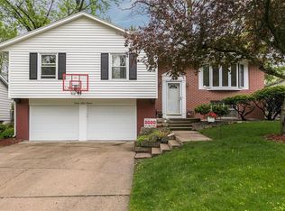 169 Chatham Rd NE, Cedar Rapids, IA 52402