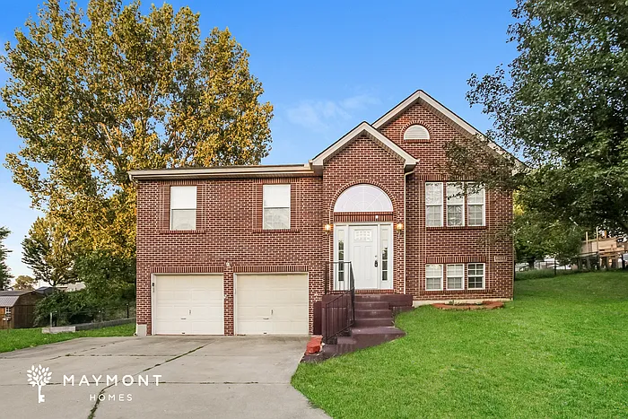 4 bed, 2.5 bath, 1592 sqft, $2,100 — Photo 1