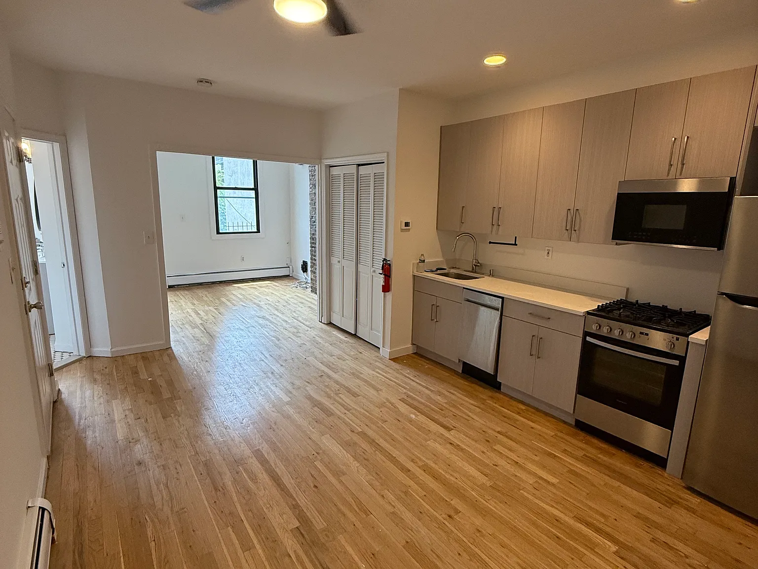 2 bed, 800 sqft, $3,500 — Photo 2