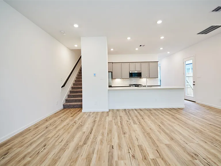 665 Royal Arch Dr — Photo 8