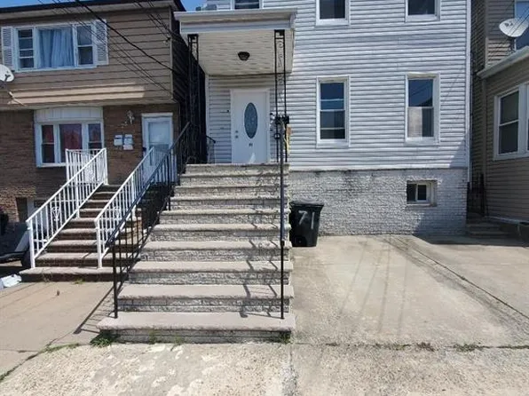71 W 44th St, Bayonne, NJ 07002