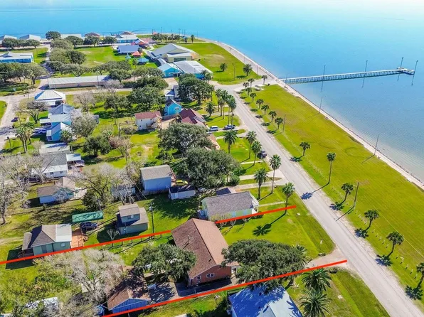 124 S Bay Blvd, Palacios, TX 77465