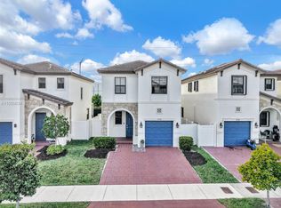 10966 W 35th Way, Hialeah, FL 33018