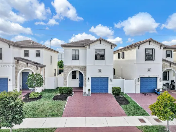 10966 W 35th Way, Hialeah, FL 33018