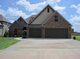 7012 W Balmoral Dr, Rogers, AR 72758