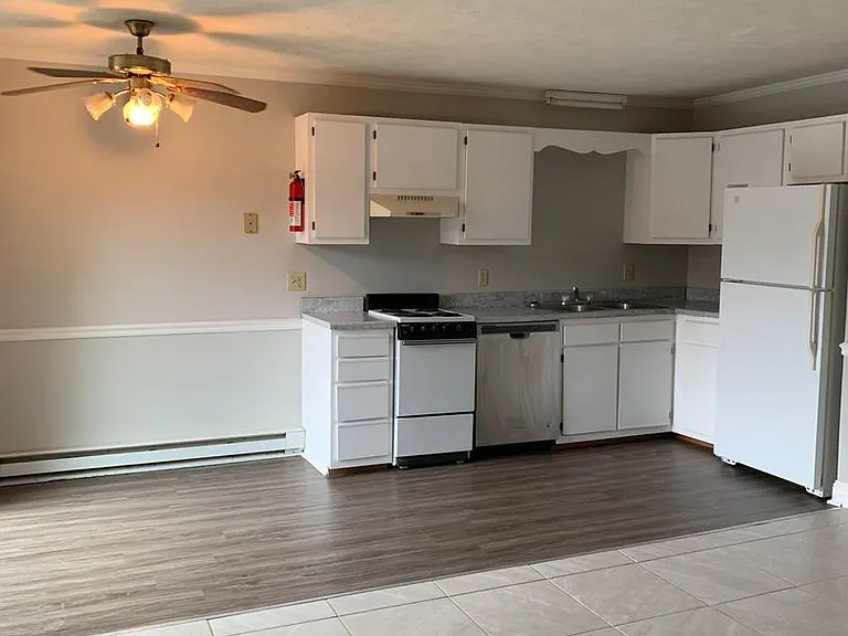 102 McConnell St — Photo 3