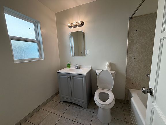5th image of 2132 N Lincoln St