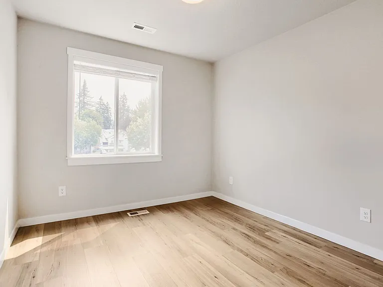 Lincoln Townhomes — Photo 18