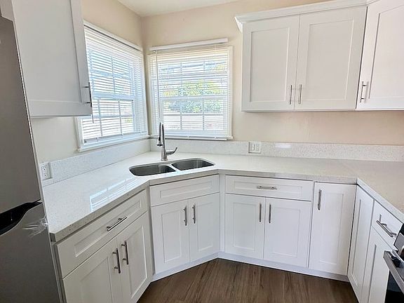 4th image of 2316 Cedar Ave #B