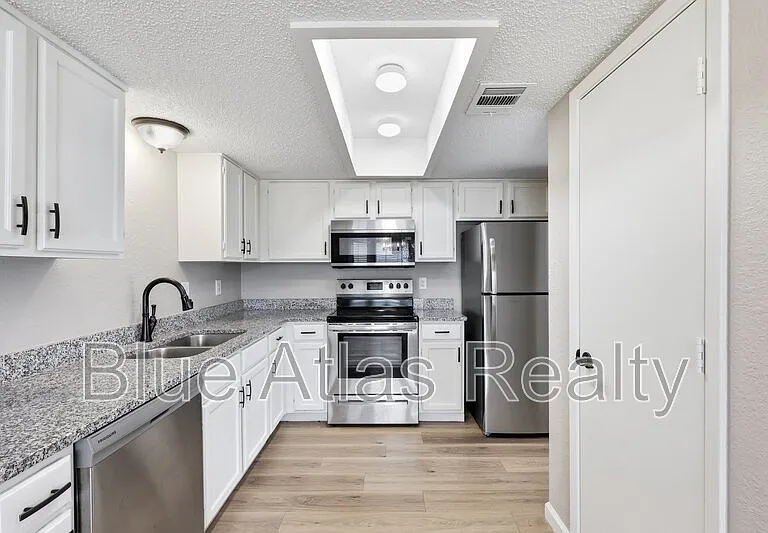 2601 Stanford St #B — Photo 6