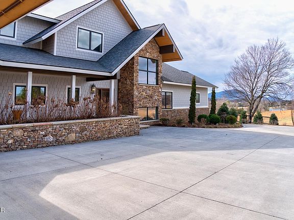 2nd image of 1213 Llama Ln