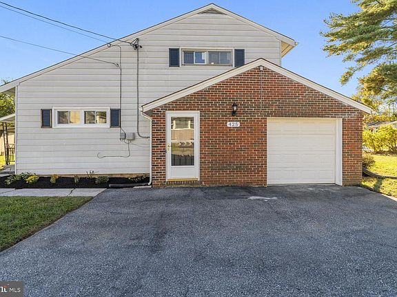 4th image of 425 Oak Ave