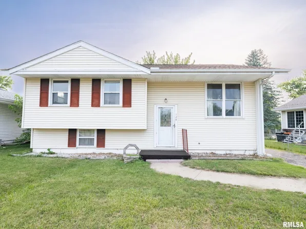 124 Belaire Dr, Washington, IL 61571