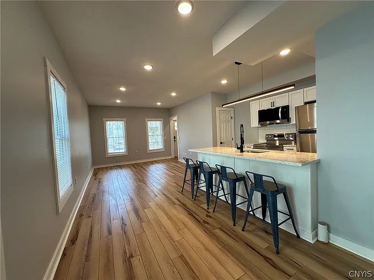 128 Caroline Ave — Photo 10