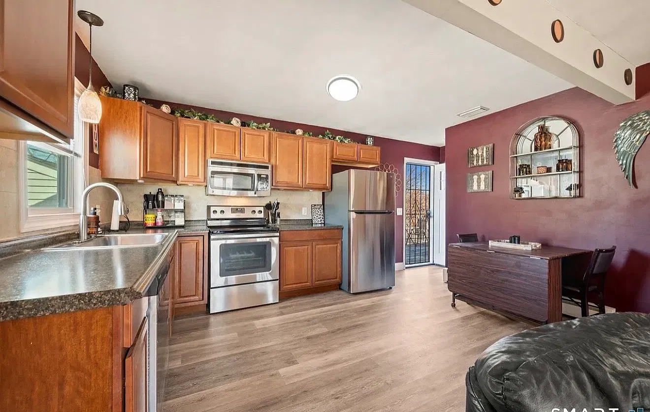 3 bed, 1.5 bath, 1300 sqft, $2,800 — Photo 2