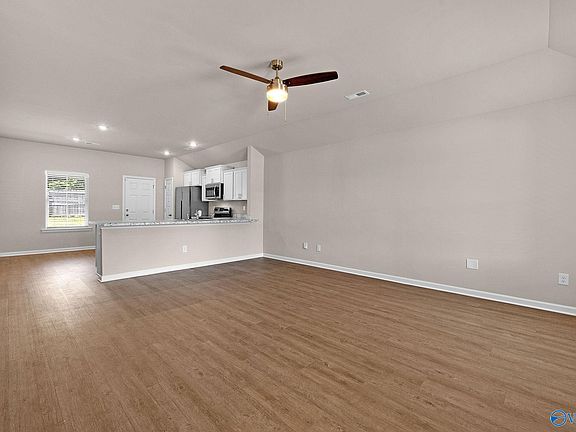 4th image of 132 Broughton St