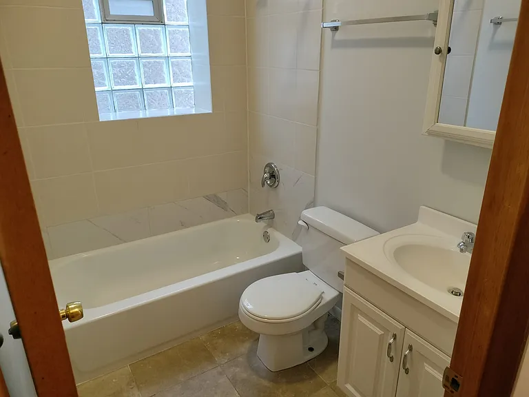 823 N Damen Ave #2R — Photo 7