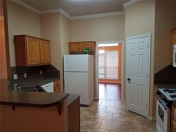 4th image of 1215 Portsmouth Ct