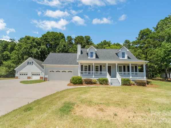 130 Briarfield Dr, Mooresville, NC 28115