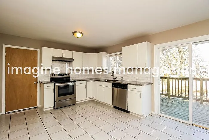 3 bed, 2.0 bath, 1244 sqft, $2,095 — Photo 4