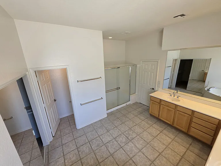 2653 N Travis — Photo 24
