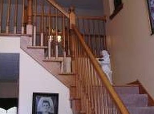215 Old Carriage Dr, Englewood, OH