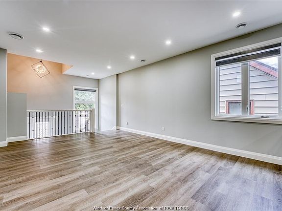 4th image of 762 S Pacific Ave