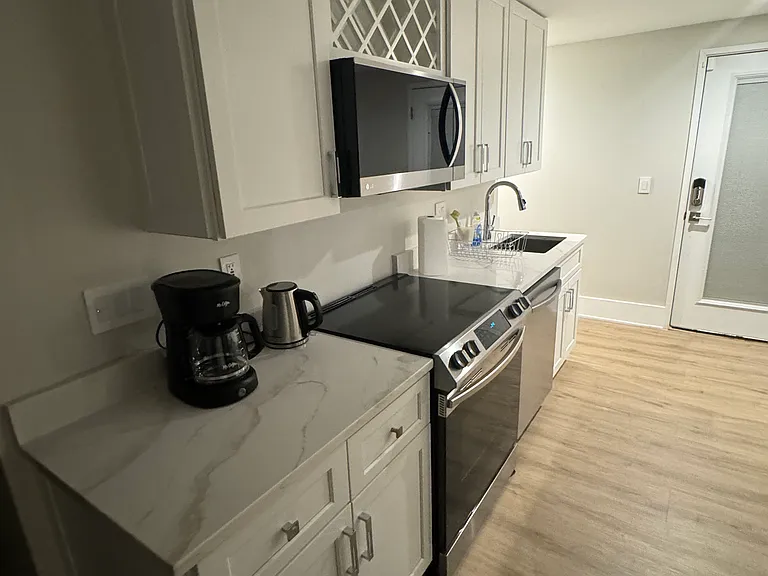 5726 Clarence Ave — Photo 4