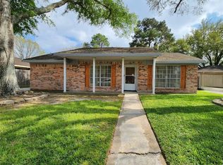 946 Beachcomber Ln, Houston, TX 77062