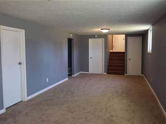 3rd image of 6920 Summerfield Dr N
