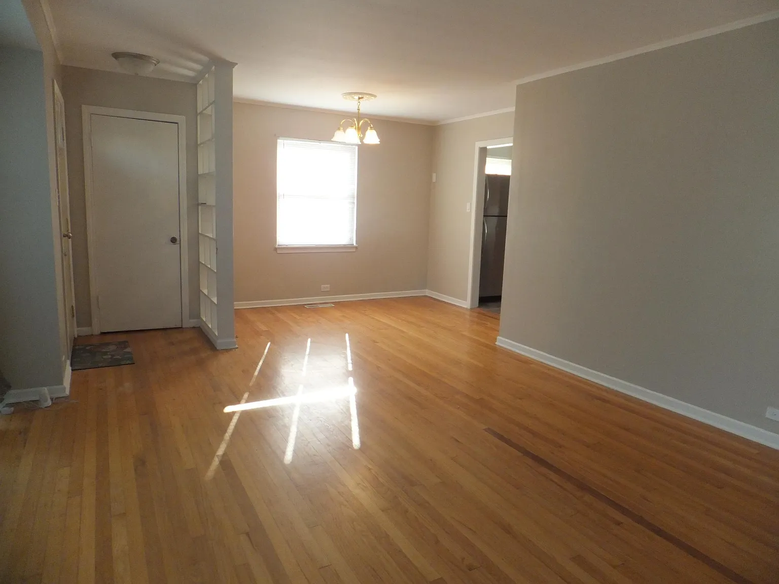 3 bed, 1.5 bath, 1350 sqft, $2,600 — Photo 4