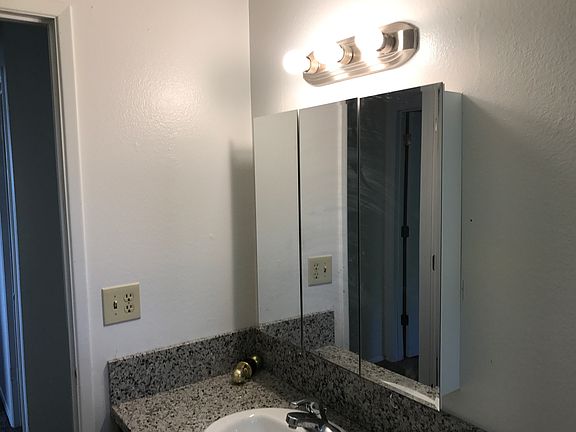 5th image of 457 SE 36th Ave