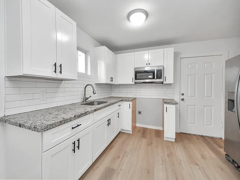 209 Owens St #A — Photo 7