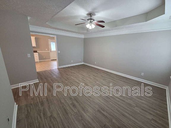 2nd image of 3241 Hardwood Dr