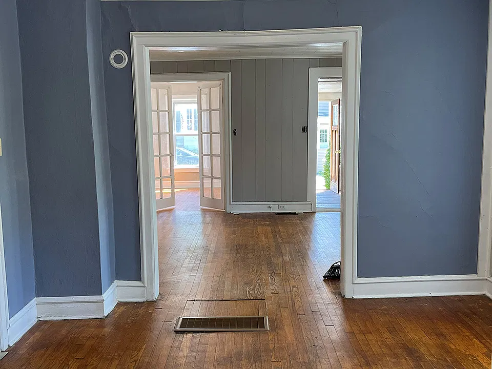25 Steele Ave #1