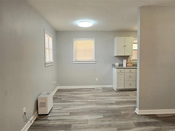 4th image of 415 Locust Tree Ct