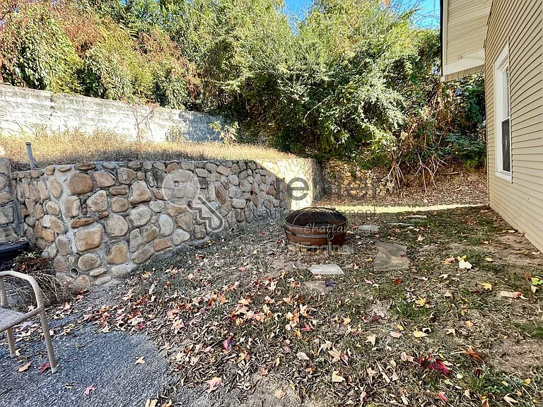 705 Barton Ave — Photo 18