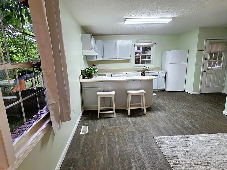 90 Taylor Ave — Photo 8