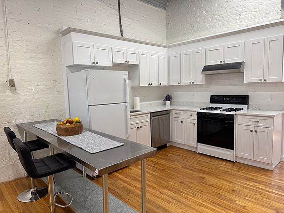 5th image of 145 Pearl St