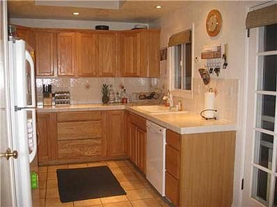 3rd image of 4826-28 Dawes St
