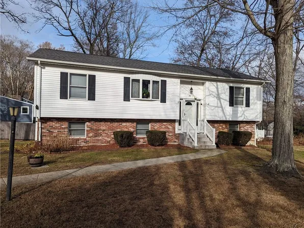 75 Steere Dr, Johnston, RI 02919