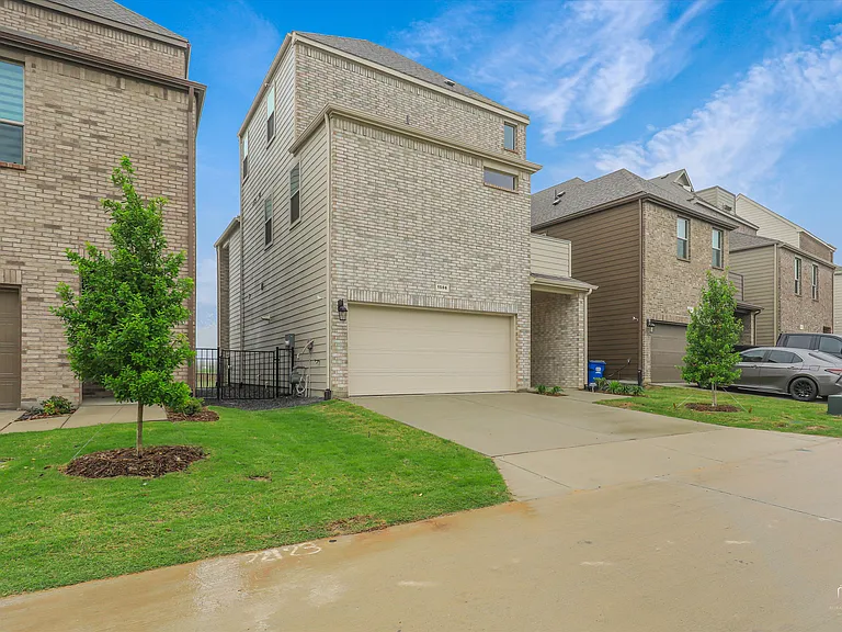 1506 Lake District Dr — Photo 32