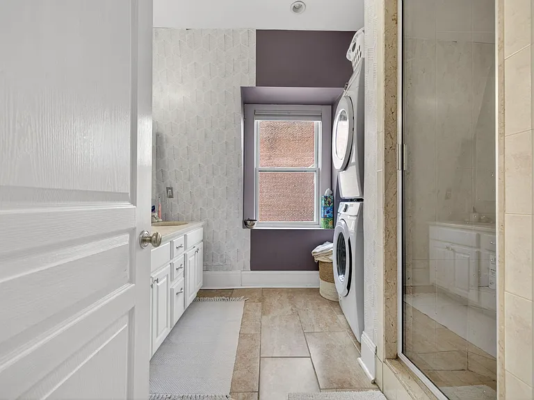 532 E 4th St #2 — Photo 23