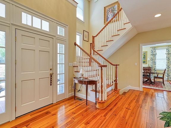 4th image of 465 Stewart Rd