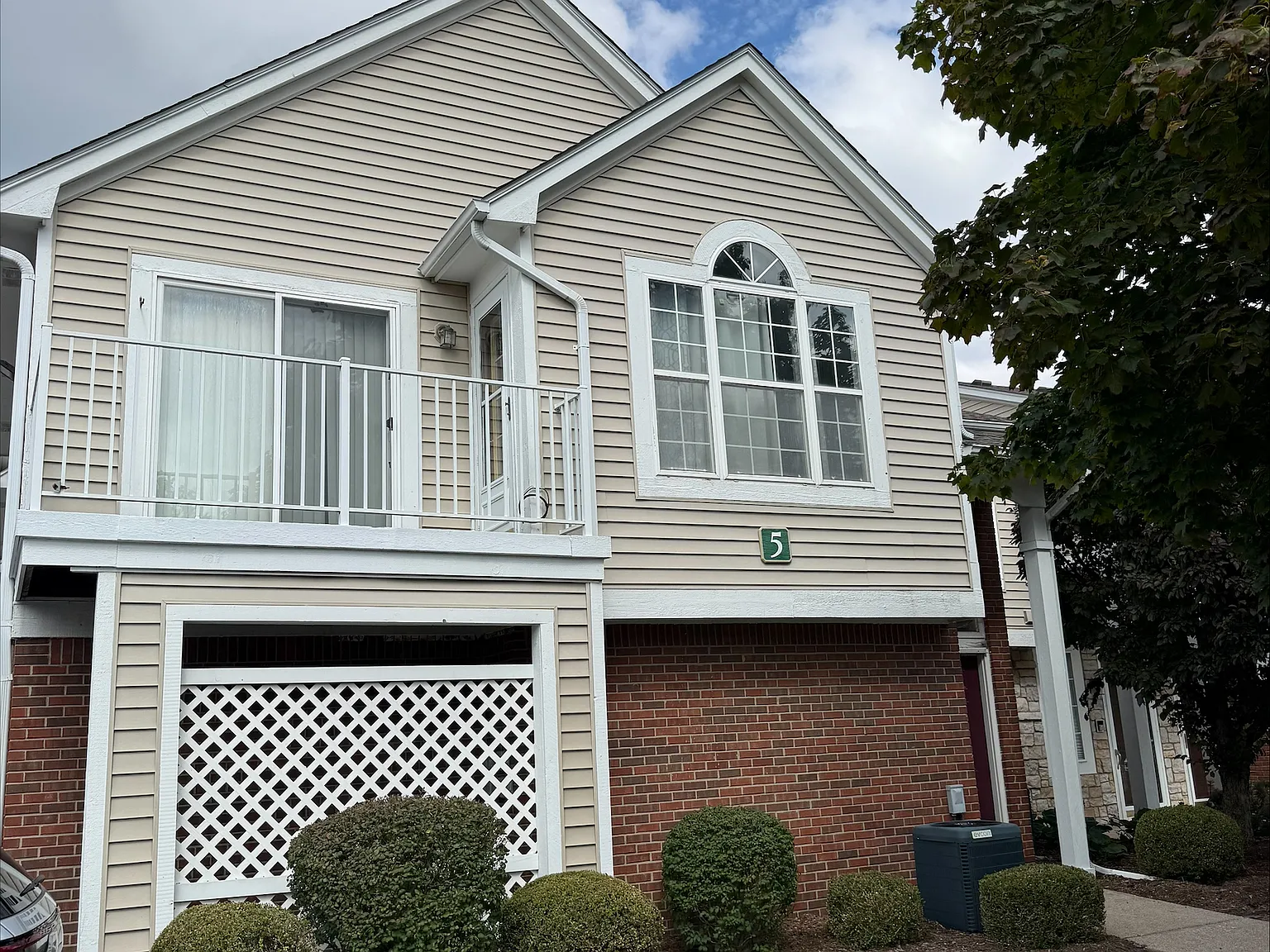 2 bed, 1020 sqft, $1,700 — Photo 1